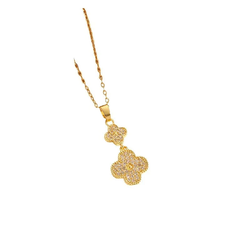 Four-leaf clover-shaped necklace, a niche design for women, is fashionable, simple and does not fade. It's a collarbone chain